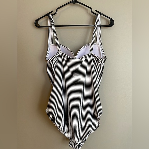 BNWT Nip Tuck Swimsuit Sorrento Stripe Joanne One Piece Size US 12 - Picture 9 of 12